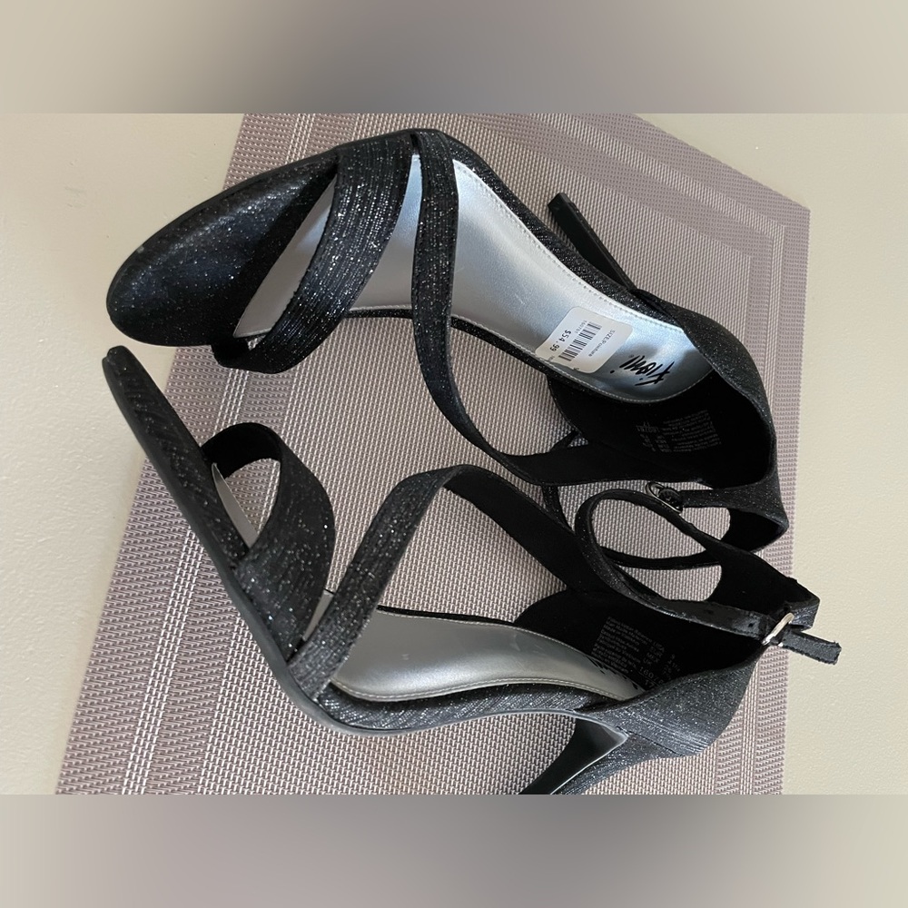 FIONI Black Strap Heels Elegant Sandal - Picture 3 of 6